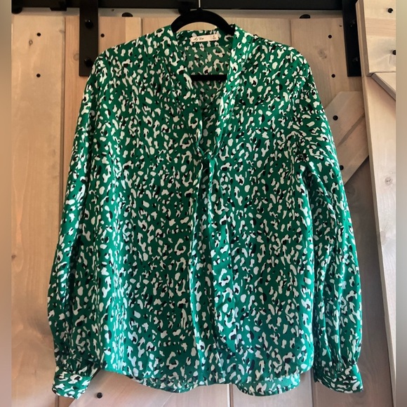 la ven Tops - LIKE NEW La Ven Leopard Tie Neck Blouse